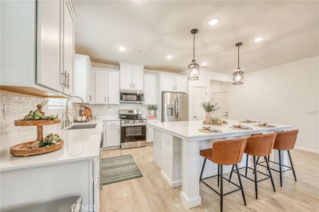 1523 Bloom Ln, Clovis, CA 93619