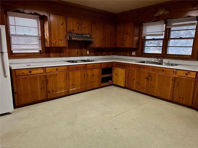 708 Maryland AVE, Suffolk, VA 23434