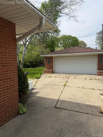 9001 Shannon Drive, Sterling Heights, MI 48314