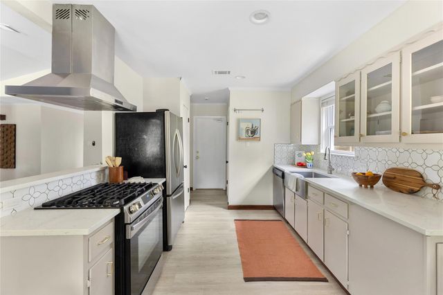 2301 Village CIR, Austin, TX 78745