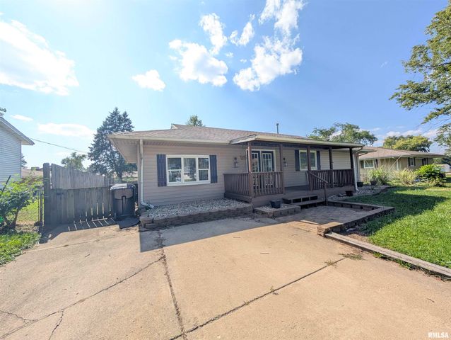 104 MEADOWVIEW Lane, Washington, IL 61571