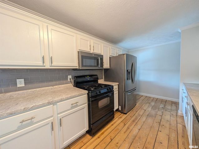 104 MEADOWVIEW Lane, Washington, IL 61571
