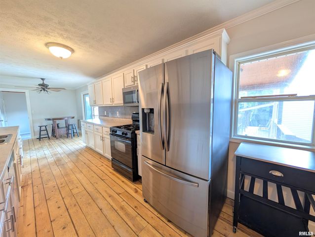 104 MEADOWVIEW Lane, Washington, IL 61571