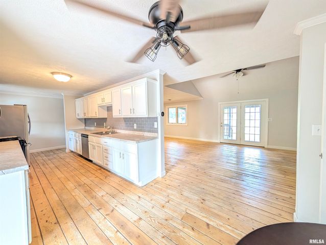 104 MEADOWVIEW Lane, Washington, IL 61571