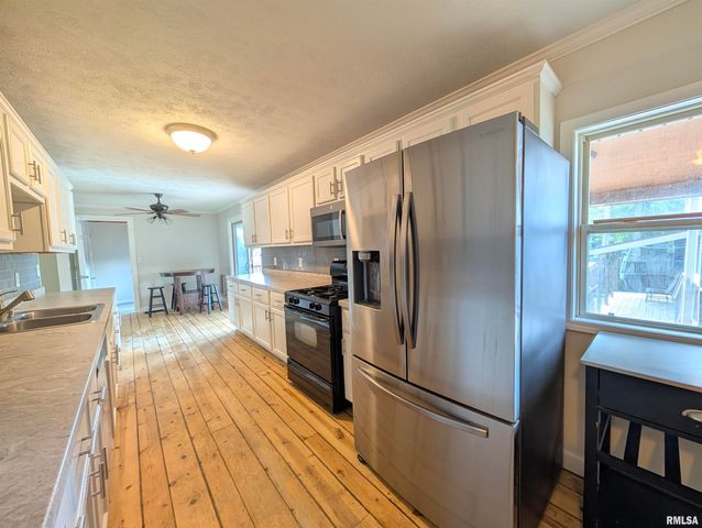 104 MEADOWVIEW Lane, Washington, IL 61571