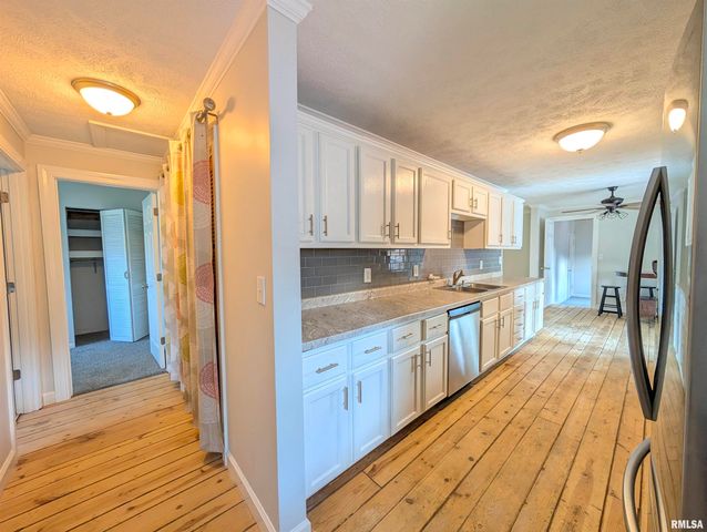 104 MEADOWVIEW Lane, Washington, IL 61571
