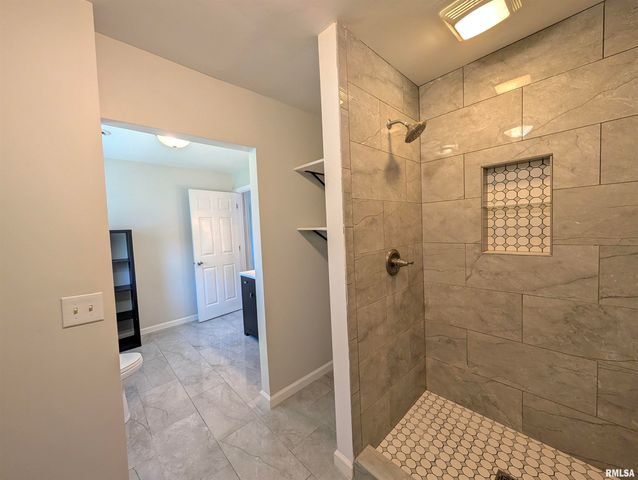 104 MEADOWVIEW Lane, Washington, IL 61571