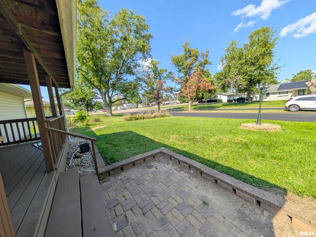 104 MEADOWVIEW Lane, Washington, IL 61571