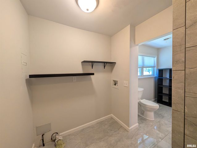 104 MEADOWVIEW Lane, Washington, IL 61571