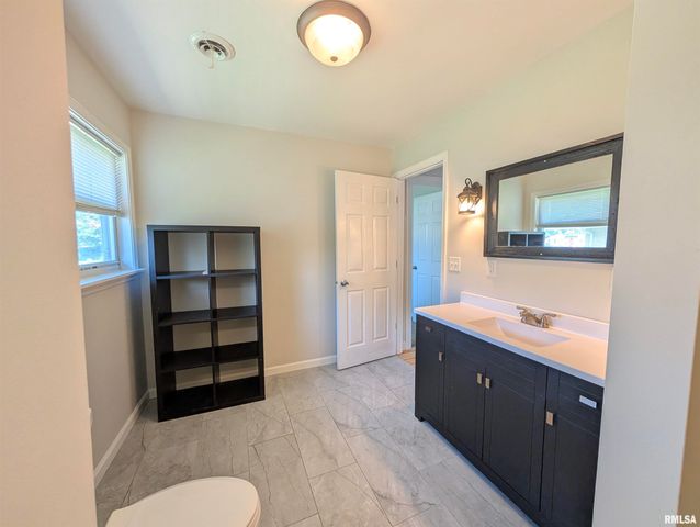 104 MEADOWVIEW Lane, Washington, IL 61571