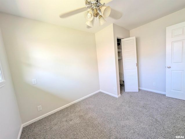 104 MEADOWVIEW Lane, Washington, IL 61571