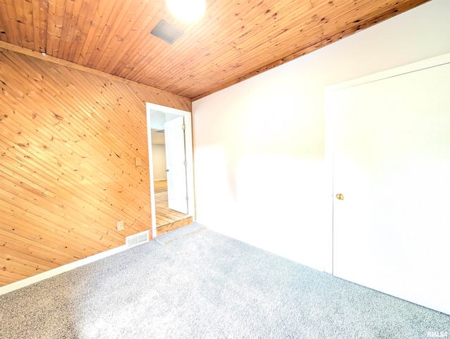 104 MEADOWVIEW Lane, Washington, IL 61571