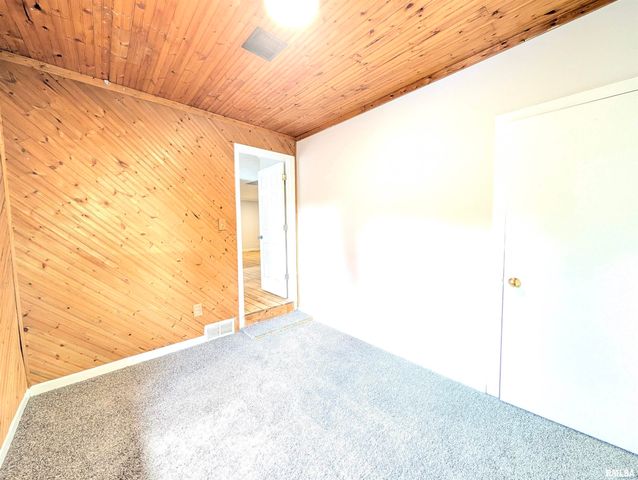 104 MEADOWVIEW Lane, Washington, IL 61571