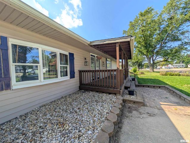 104 MEADOWVIEW Lane, Washington, IL 61571