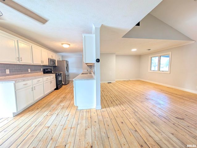 104 MEADOWVIEW Lane, Washington, IL 61571