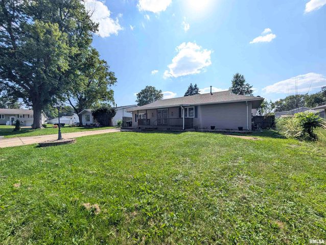 104 MEADOWVIEW Lane, Washington, IL 61571