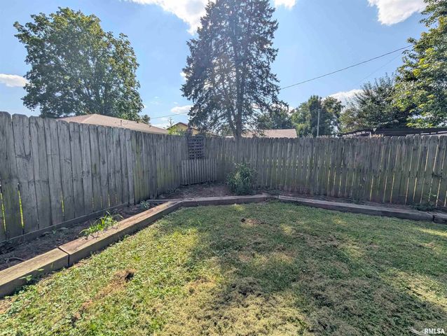 104 MEADOWVIEW Lane, Washington, IL 61571