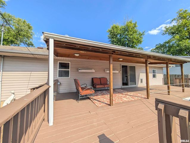 104 MEADOWVIEW Lane, Washington, IL 61571