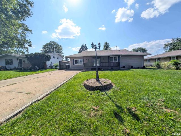 104 MEADOWVIEW Lane, Washington, IL 61571