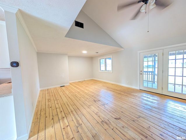 104 MEADOWVIEW Lane, Washington, IL 61571