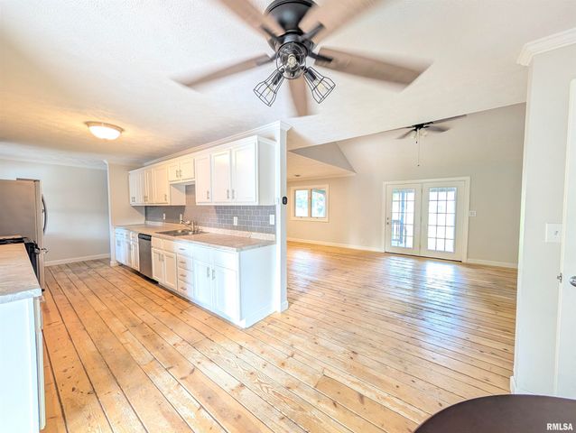 104 MEADOWVIEW Lane, Washington, IL 61571