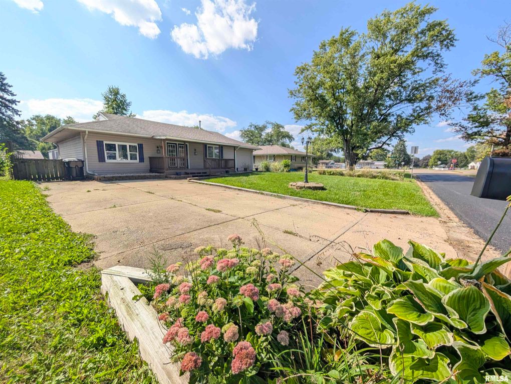 104 MEADOWVIEW Lane, Washington, IL 61571