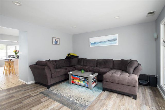 843 Greenbelt Parkway W, Holbrook, NY 11741