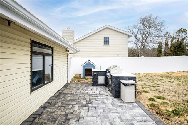 843 Greenbelt Parkway W, Holbrook, NY 11741