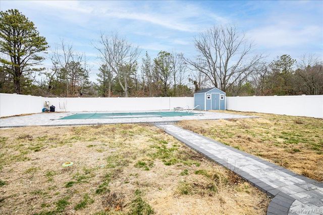 843 Greenbelt Parkway W, Holbrook, NY 11741