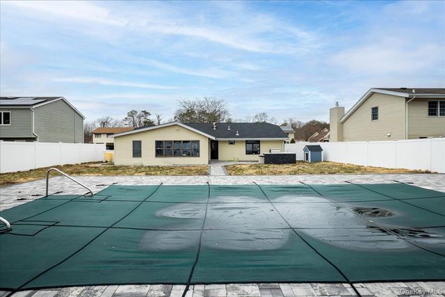 843 Greenbelt Parkway W, Holbrook, NY 11741