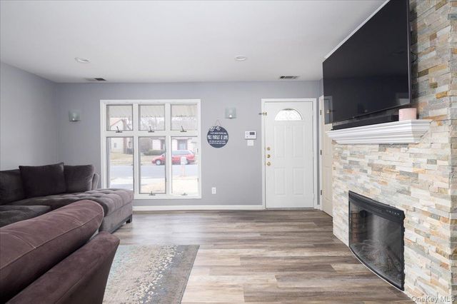 843 Greenbelt Parkway W, Holbrook, NY 11741