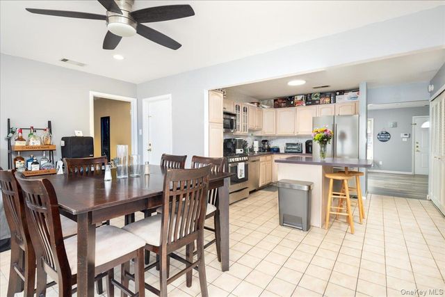 843 Greenbelt Parkway W, Holbrook, NY 11741