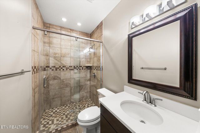 1811 Jordans Creek Way, Sevierville, TN 37876