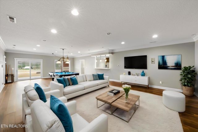 1811 Jordans Creek Way, Sevierville, TN 37876