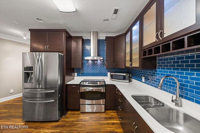 1811 Jordans Creek Way, Sevierville, TN 37876