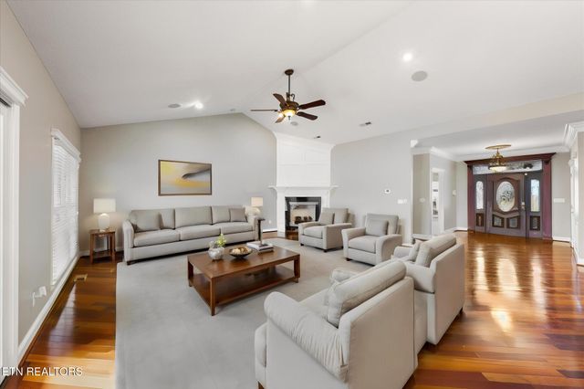 1811 Jordans Creek Way, Sevierville, TN 37876