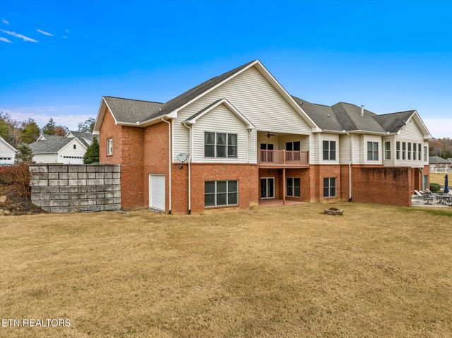 1811 Jordans Creek Way, Sevierville, TN 37876