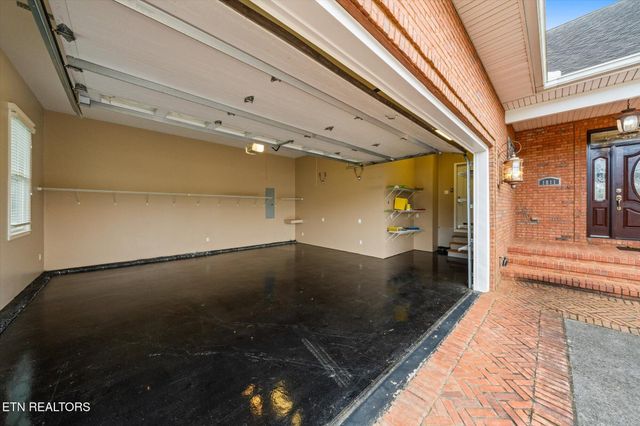 1811 Jordans Creek Way, Sevierville, TN 37876