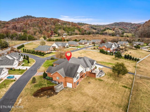 1811 Jordans Creek Way, Sevierville, TN 37876
