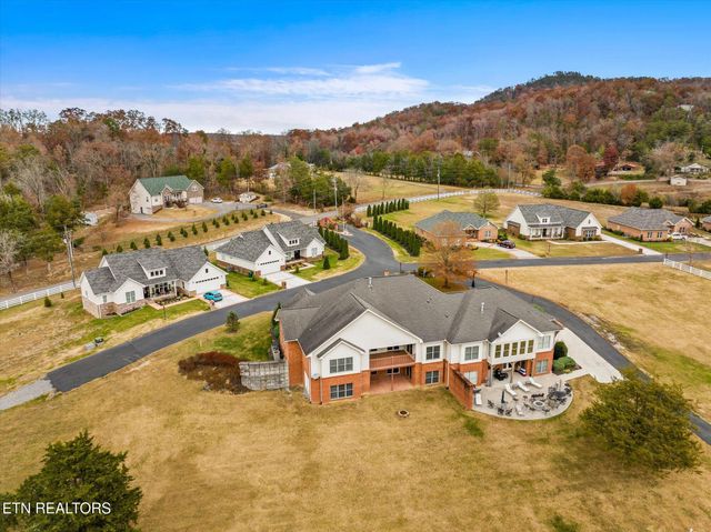 1811 Jordans Creek Way, Sevierville, TN 37876