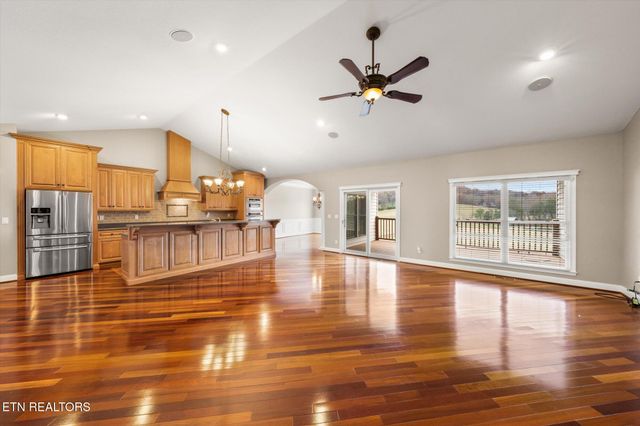 1811 Jordans Creek Way, Sevierville, TN 37876