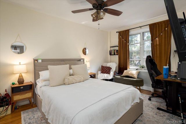 4 Edwards 2F, Roslyn Heights, NY 11577