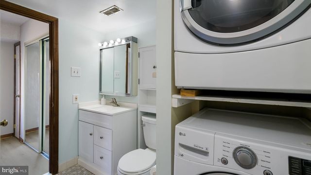 13 HERMITAGE DR, New Hope, PA 18938