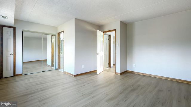 13 HERMITAGE DR, New Hope, PA 18938