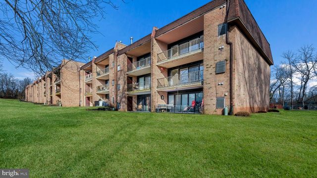 13 HERMITAGE DR, New Hope, PA 18938