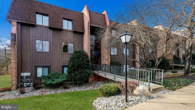 13 HERMITAGE DR, New Hope, PA 18938