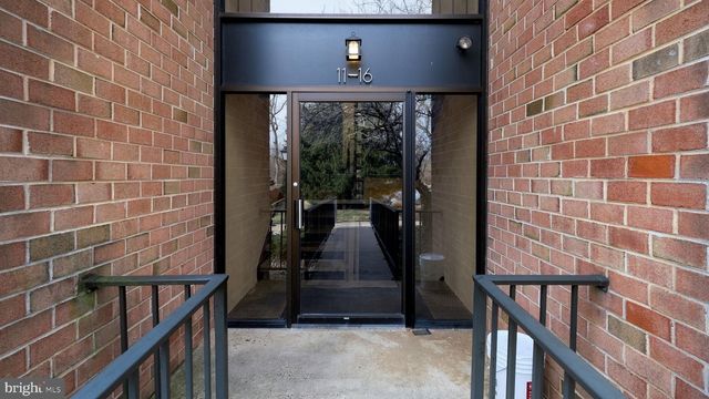 13 HERMITAGE DR, New Hope, PA 18938