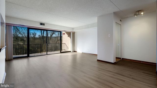 13 HERMITAGE DR, New Hope, PA 18938