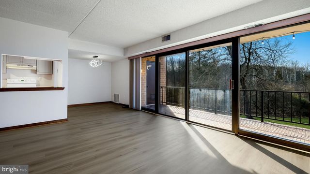 13 HERMITAGE DR, New Hope, PA 18938