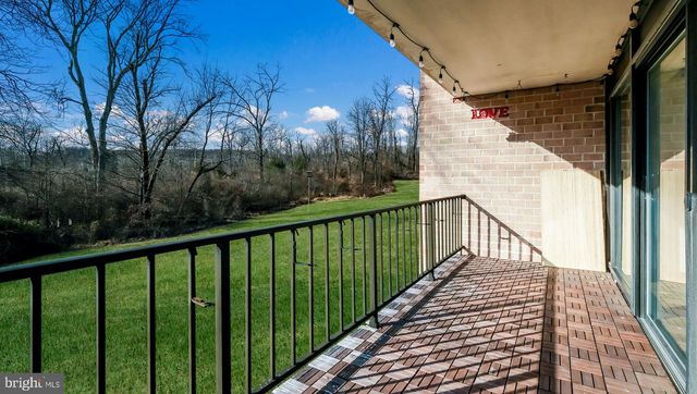 13 HERMITAGE DR, New Hope, PA 18938